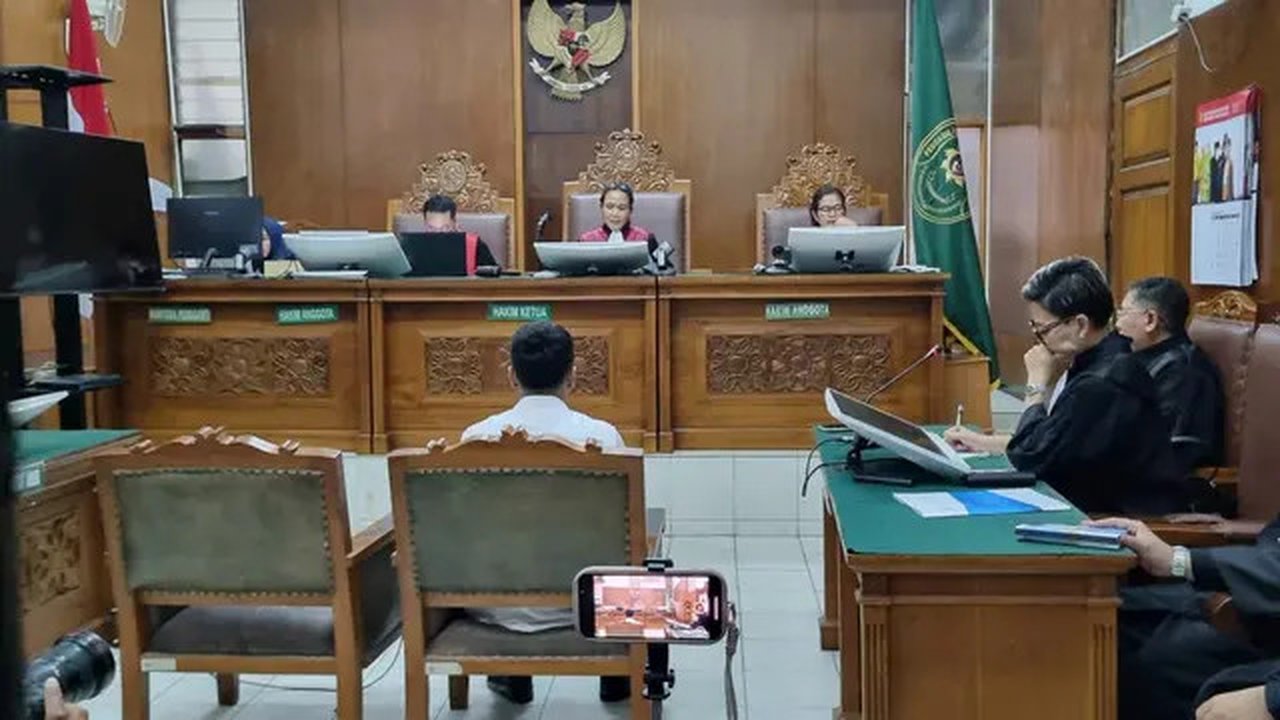 Majelis Hakim Pengadilan Negeri Jakarta Selatan memvonis Vadel Badjideh 9 tahun penjara dan denda Rp1 miliar subsider 3 bulan kurungan, Rabu (1/10/2025).