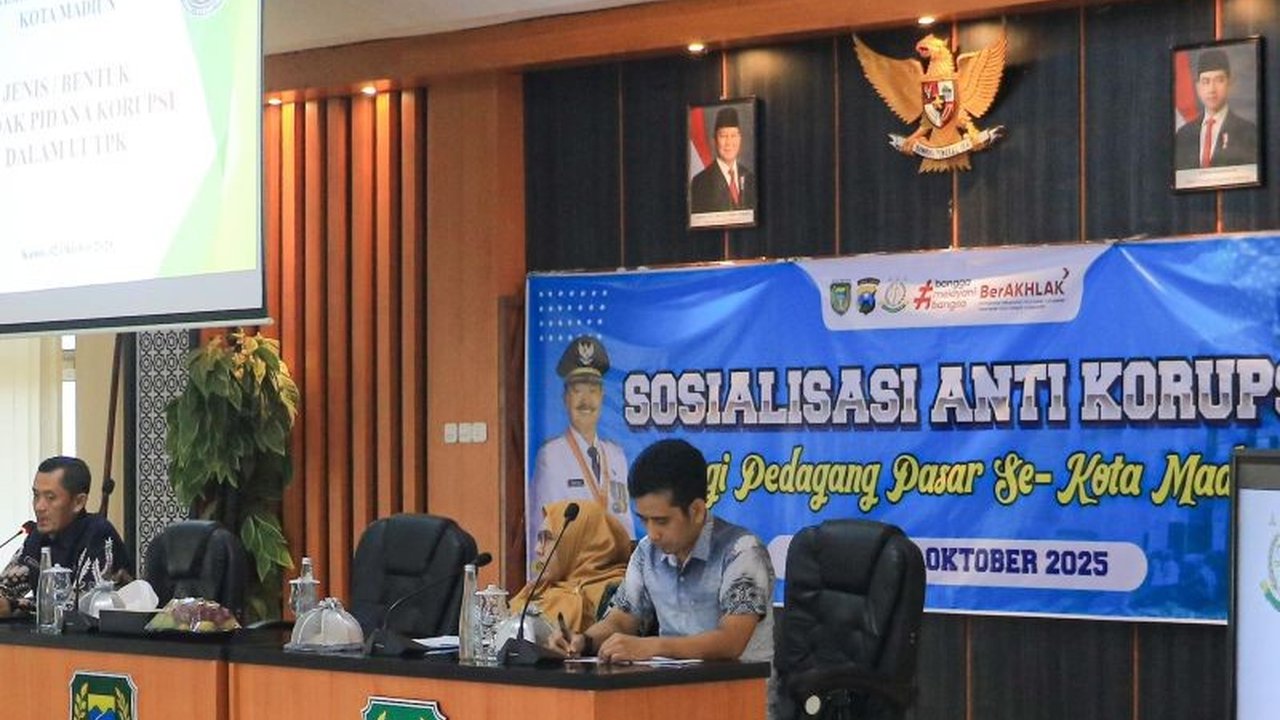 Dinas Perdagangan Kota Madiun meminta pedagang pasar Madiun menaati aturan dan menghindari praktik rasuah. Terungkap, ada ratusan kios dan los yang bermasalah.