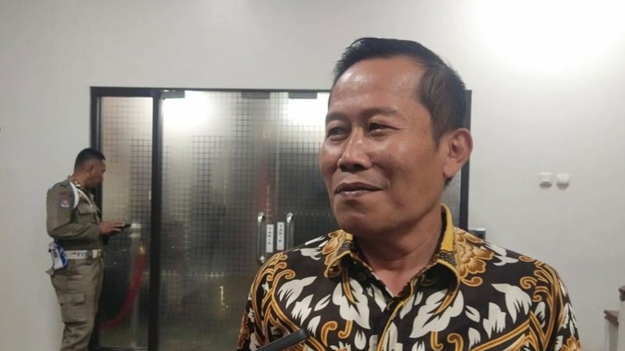 Program Makan Bergizi Gratis (MBG) di Kota Serang menuai sorotan DPRD setelah penolakan wali murid dan isu keracunan. Evaluasi menyeluruh diminta, ada apa sebenarnya?