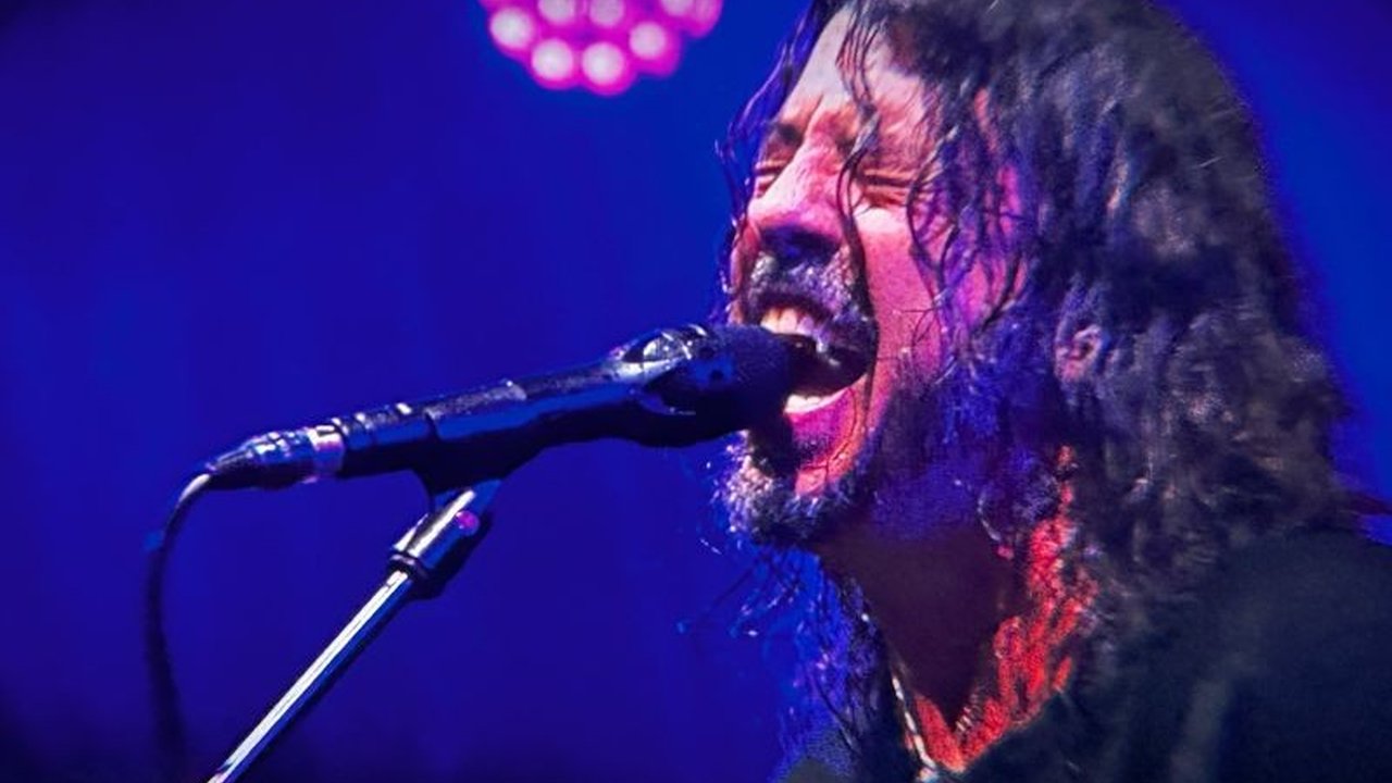 Foo Fighters Jakarta sukses menggelar konser reuni setelah 29 tahun, memperkenalkan drummer baru Ilan Rubin di Carnaval Ancol. Simak keseruan dan momen haru sang frontman!