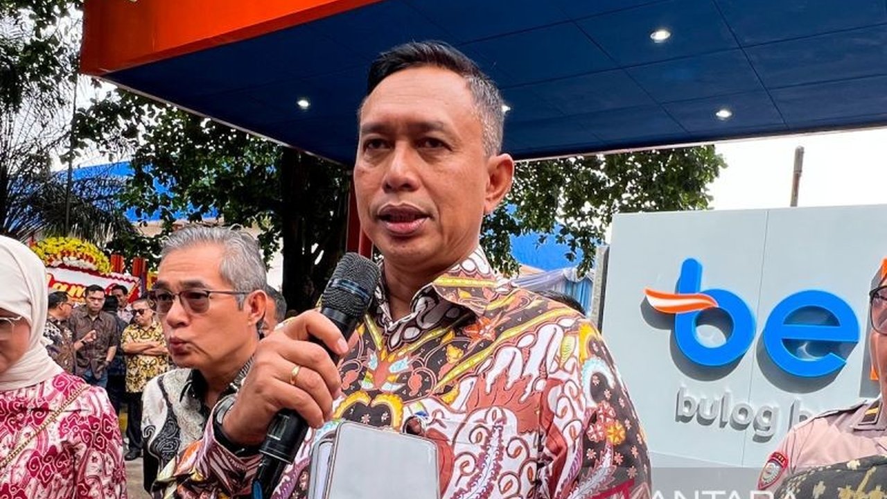 Perum Bulog menegaskan **kualitas beras Bulog** yang disimpan aman dikonsumsi masyarakat. Temuan beras rusak di Ternate ditanggapi dengan prosedur pemeliharaan ketat dan program reprocessing unik. Bagaimana Bulog memastikan beras tetap sehat?