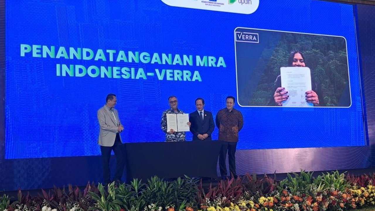 Pemerintah Indonesia resmi menjalin Kerja Sama Karbon Indonesia Verra, membuka jalan bagi potensi besar pasar karbon global dan mitigasi perubahan iklim. Apa dampaknya bagi ekonomi nasional?