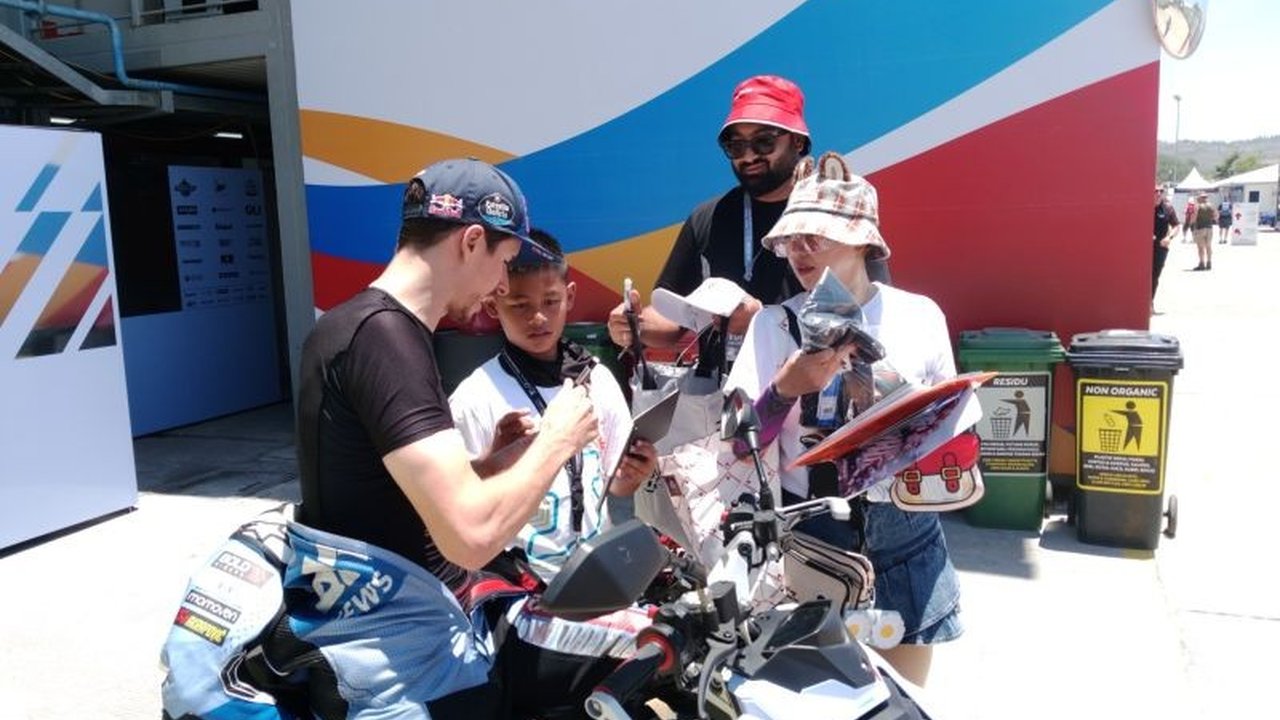Ajang MotoGP Indonesia 2025 di Sirkuit Mandalika semakin semarak berkat partisipasi pelajar Lombok Tengah, menunjukkan event ini tak hanya balapan tapi juga inspirasi.