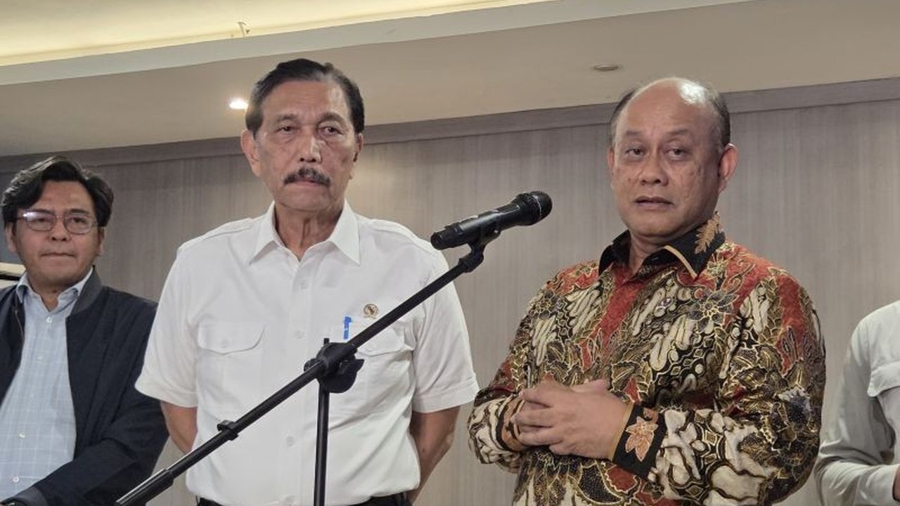 Ketua DEN Luhut Binsar Pandjaitan menegaskan Program Makan Bergizi Gratis (MBG) tak perlu dihentikan, meskipun sempat diwarnai kasus keracunan. Simak alasannya!