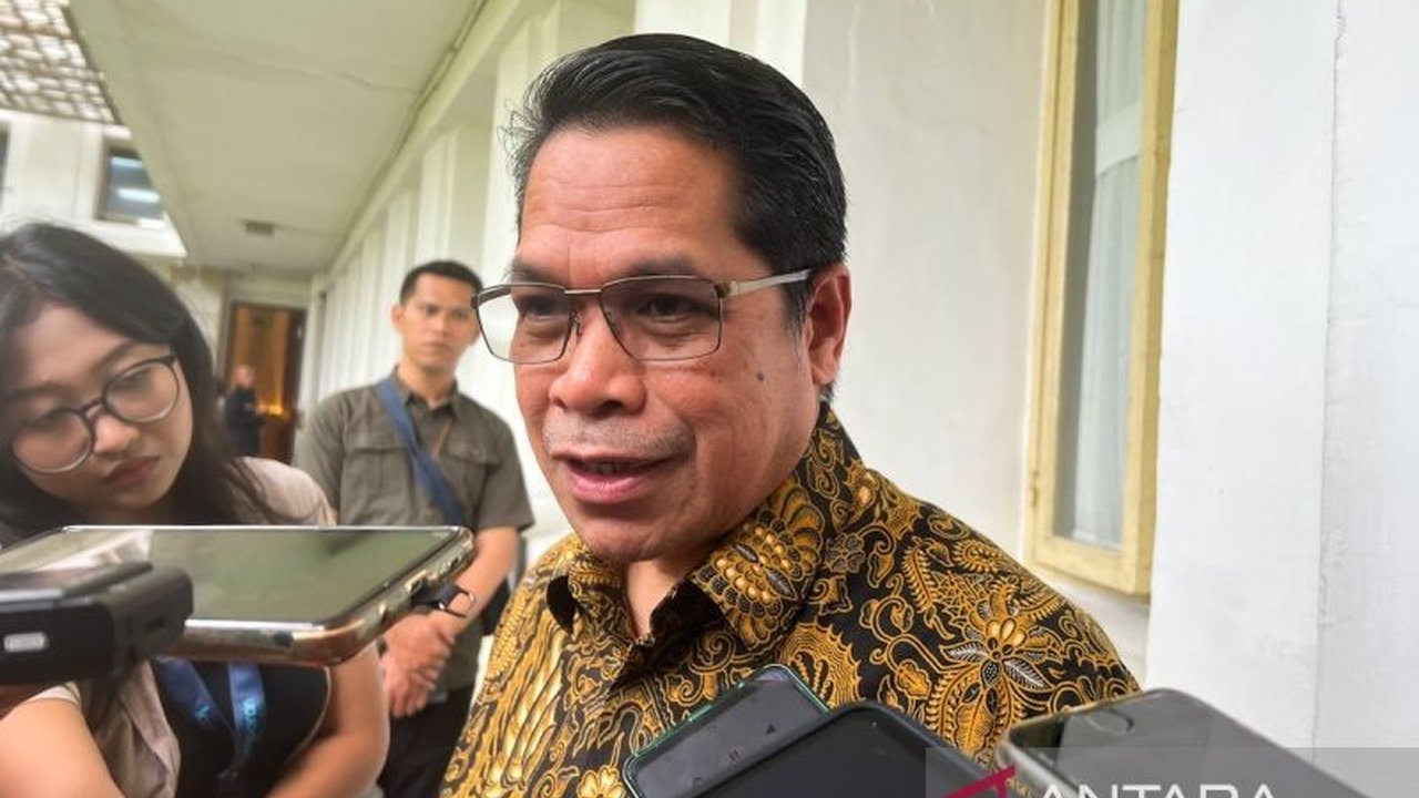 Meskipun sempat dilanda kebakaran, operasional Kilang Dumai dipastikan tetap normal oleh Kementerian ESDM. Pasokan BBM aman, namun penyebab insiden masih diselidiki.