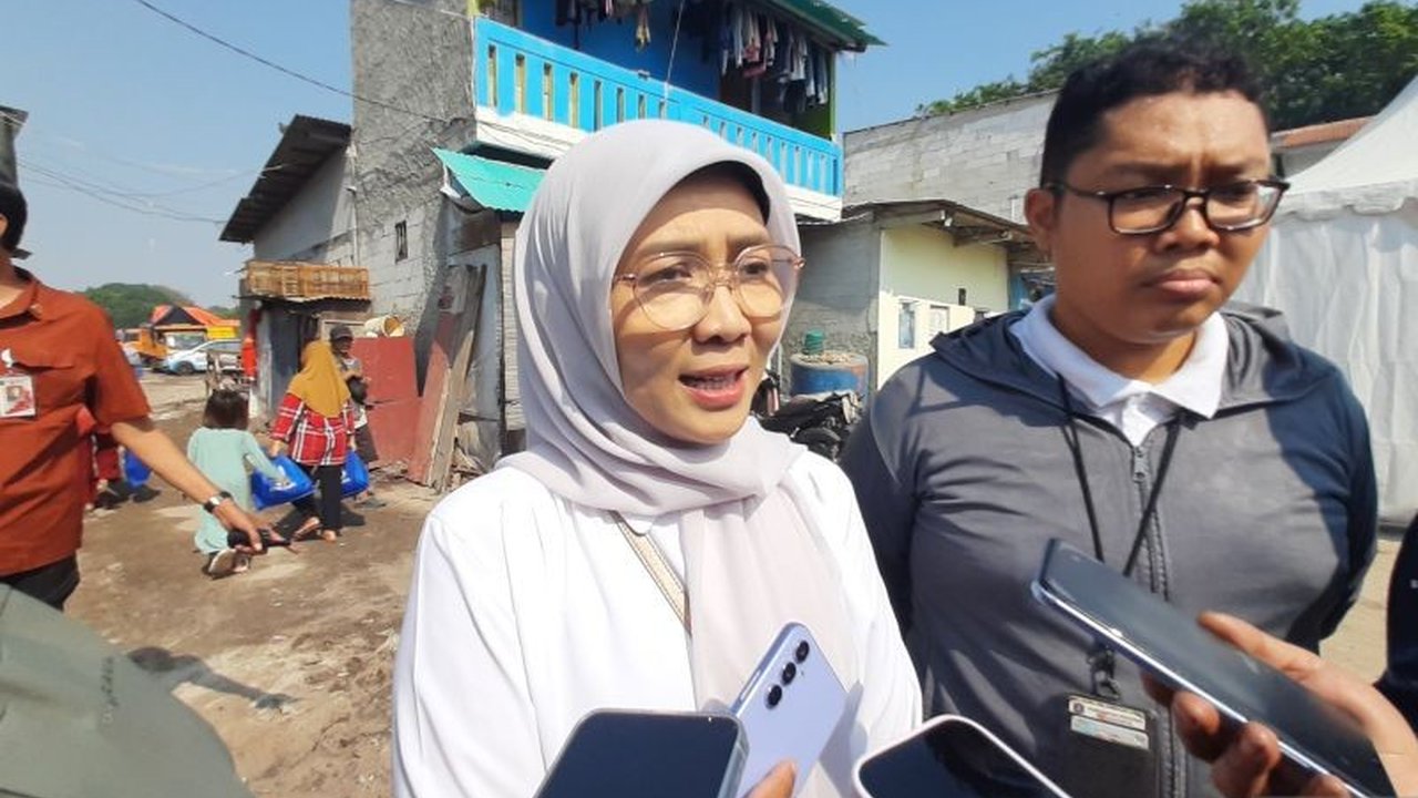 Dinas Kesehatan DKI Jakarta mengonfirmasi 60 siswa di 10 lokasi mengalami keracunan Makanan Bergizi Gratis. Simak penyebab utama dan langkah penanganan yang diambil!