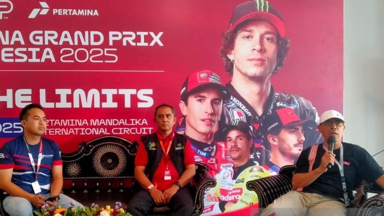 Pelaku UMKM di sekitar Sirkuit Mandalika diproyeksikan meraup omzet fantastis Rp500 juta pada MotoGP 2025. Angka ini melonjak signifikan, menunjukkan dampak ekonomi besar bagi UMKM MotoGP Mandalika dan daerah.