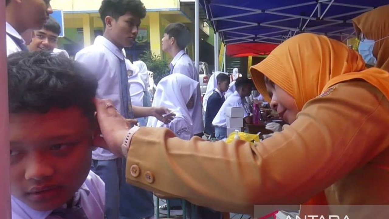 Dinas Kesehatan Temanggung terus genjot program Cek Kesehatan Gratis Pelajar, menargetkan seluruh siswa tuntas diperiksa pada 2025 demi deteksi dini masalah kesehatan dan edukasi PHBS.