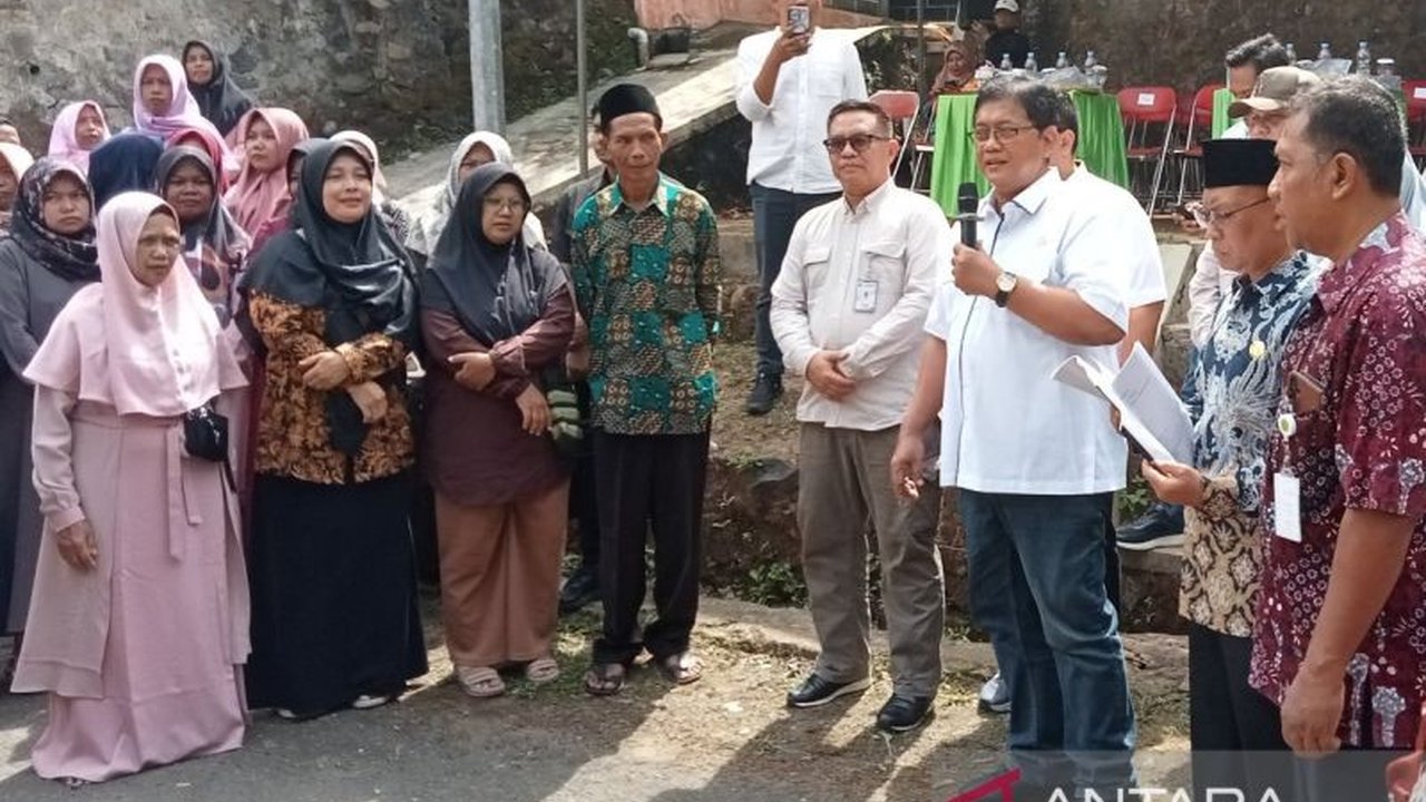 Wakil Menteri Transmigrasi RI menegaskan program transmigrasi bukan hanya memindahkan penduduk, melainkan strategi pembangunan nasional yang vital. Simak peran dan dampaknya!