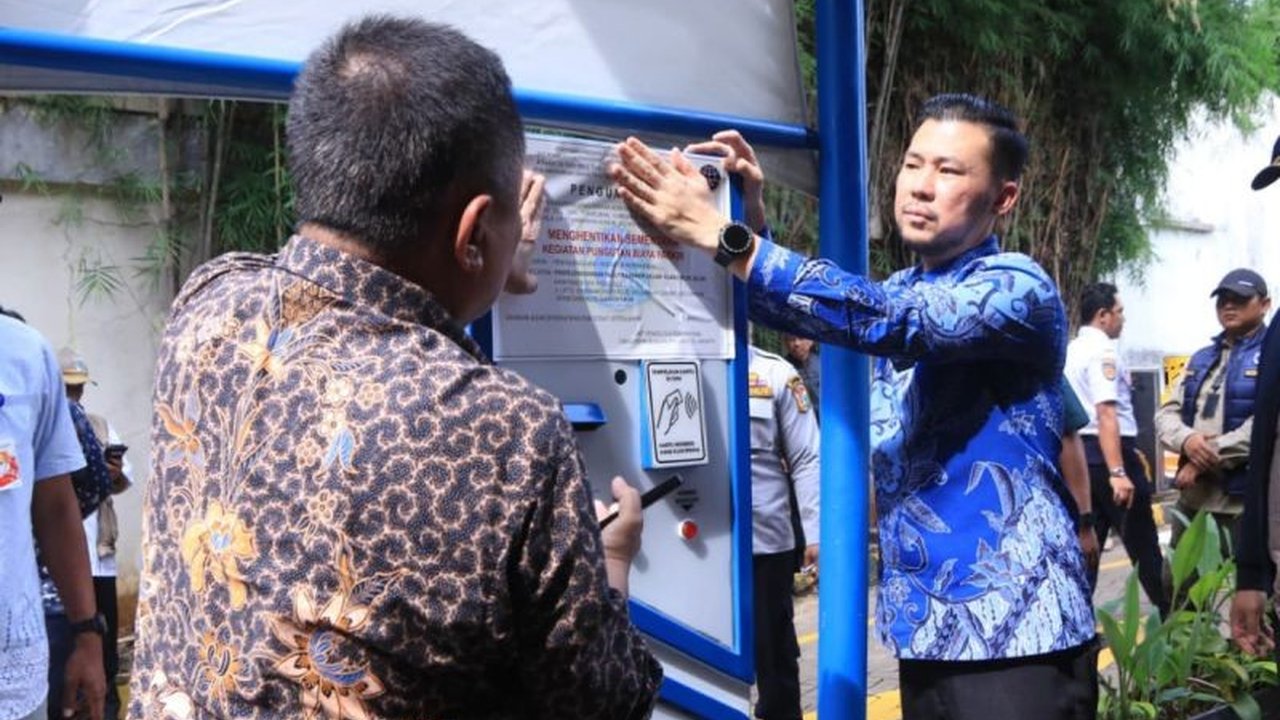 Pansus Perparkiran DPRD DKI Jakarta kembali bertindak tegas terhadap praktik parkir ilegal. Dua lokasi di apartemen disegel karena tak berizin, mengungkap potensi kerugian negara dan kecurangan yang meresahkan masyarakat. Bagaimana Pansus akan menindaklan