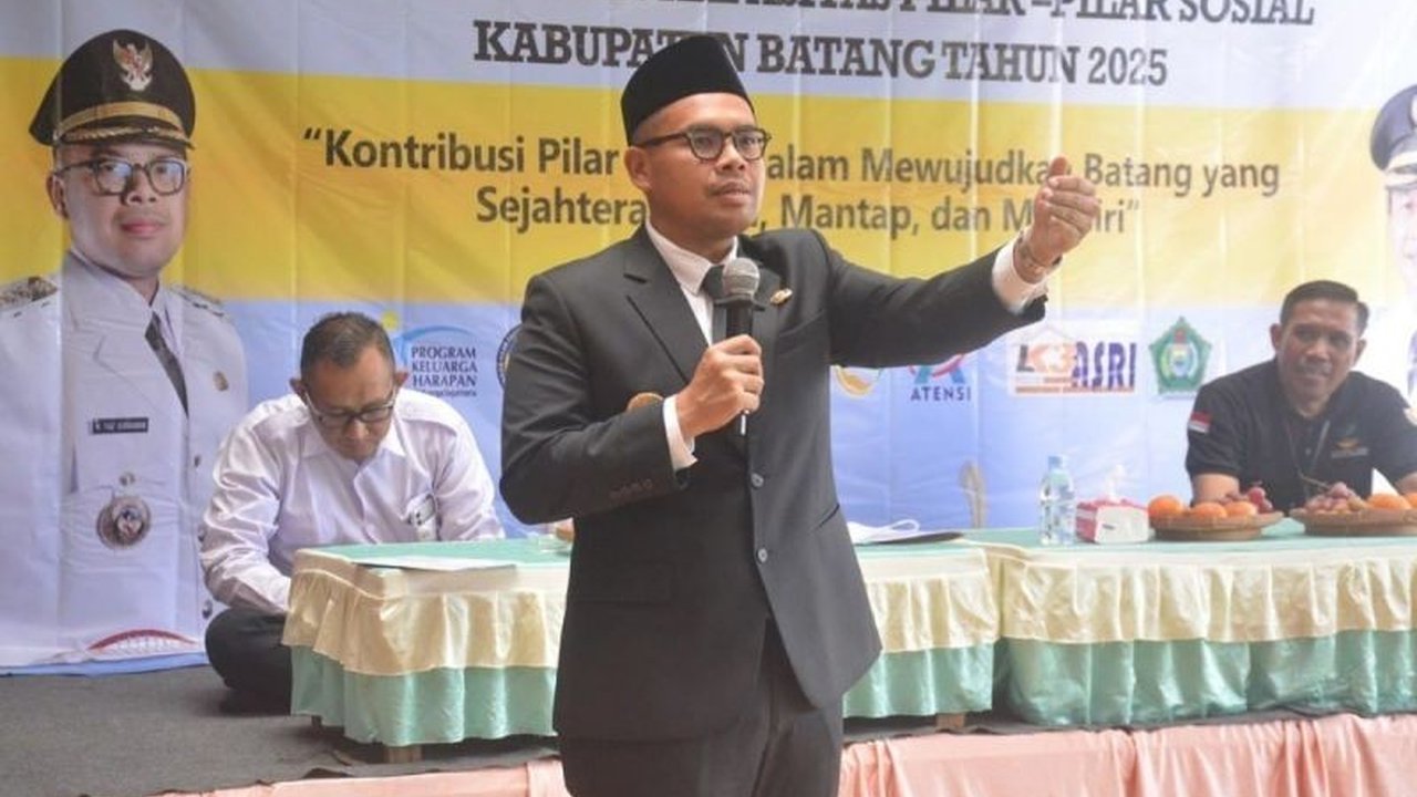 Pemerintah Kabupaten Batang gencar memperkuat kapasitas Pilar Sosial Batang melalui pelatihan, memastikan mereka jadi jembatan informasi vital dan penyalur bansos yang akuntabel.