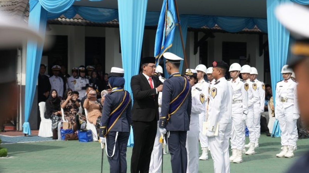 Wakil Bupati Sleman Danang Maharsa mengukuhkan 91 Taruna Stimaryo, berpesan agar mereka menjadi insan maritim berintegritas dan berkontribusi nyata bagi pembangunan bangsa.