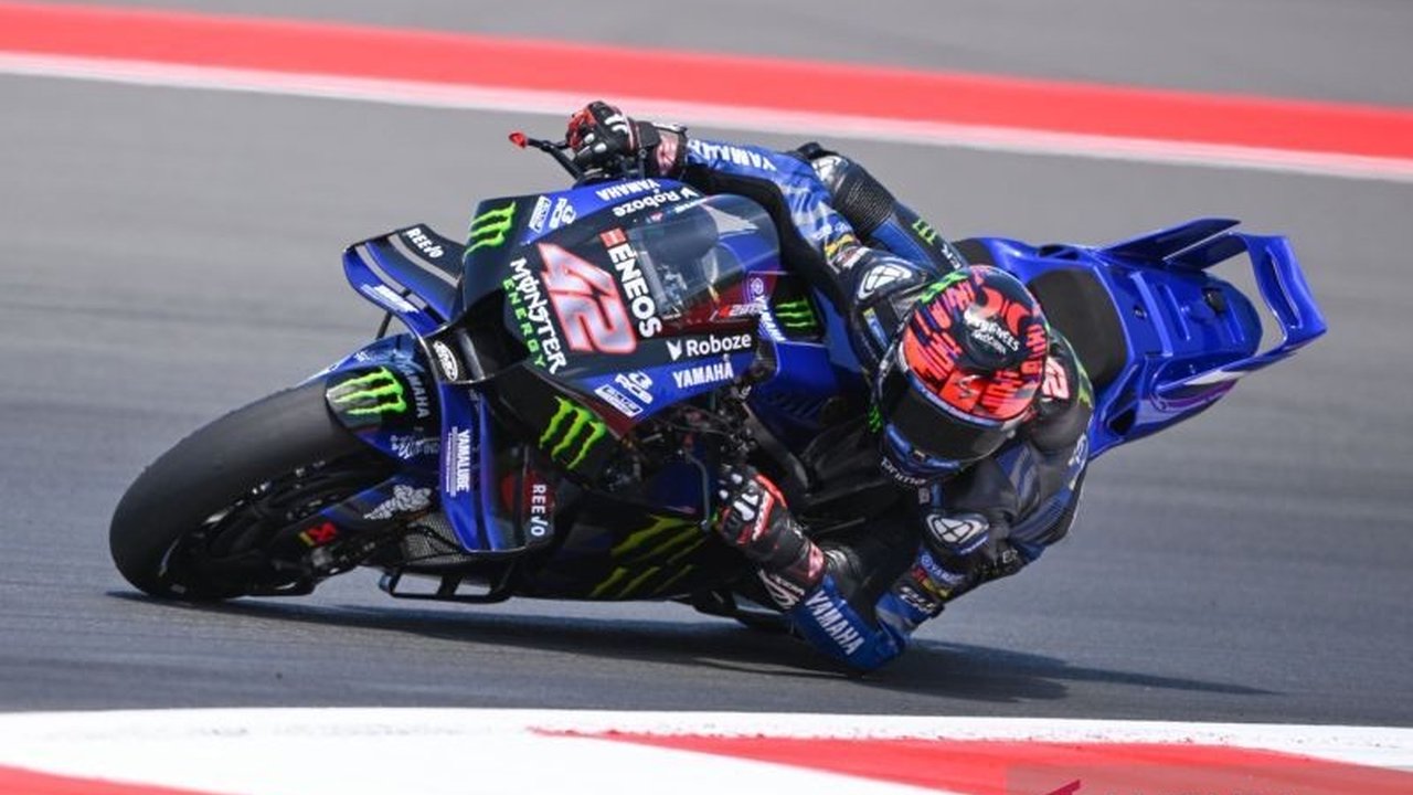 Alex Rins sempat murka terhadap Marc Marquez usai insiden di sprint race MotoGP Mandalika, namun rekaman ulang mengubah pandangannya. Apa yang sebenarnya terjadi?