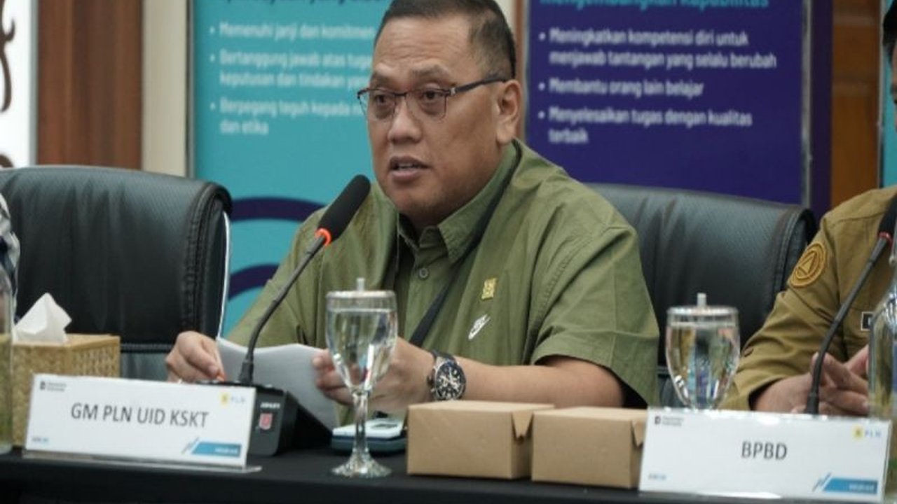 PLN UID Kalselteng menggelar simulasi gempa bumi di Banjarbaru untuk memperkuat kesiapsiagaan bencana, memastikan keselamatan, dan menjaga pasokan listrik. Cari tahu bagaimana Simulasi Gempa PLN Kalselteng ini menjadi langkah penting!