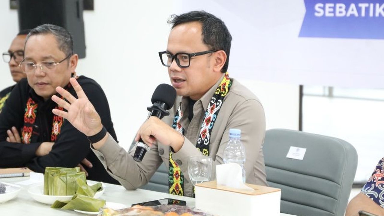 Wakil Menteri Dalam Negeri Bima Arya Sugiarto menegaskan pentingnya sinergitas dalam memaksimalkan peran PLBN Sebatik di Nunukan untuk menggerakkan ekonomi warga perbatasan. Apa saja tantangan yang disoroti?