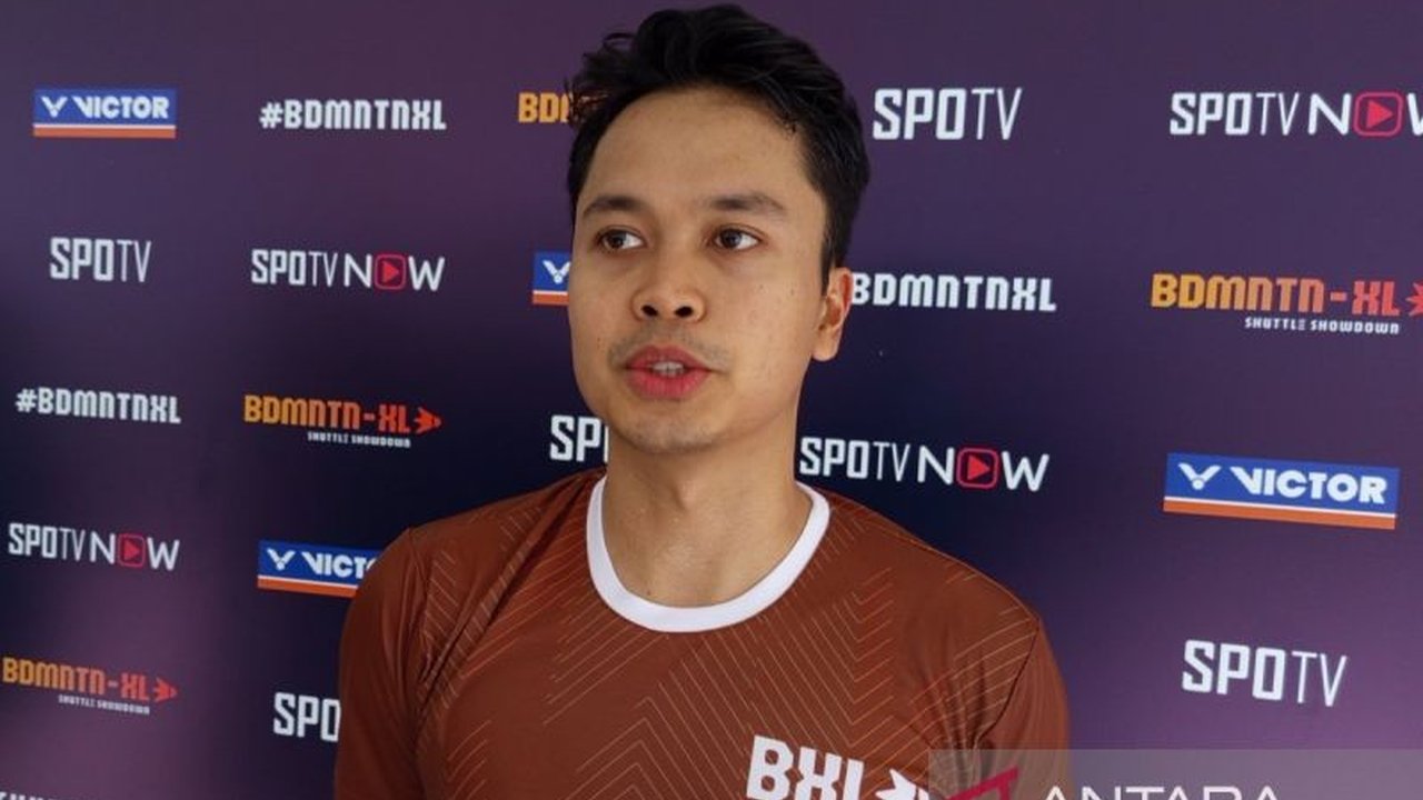 Anthony Sinisuka Ginting sukses **kalahkan Jojo** dengan skor 3-1 di BDMNTN-XL Jakarta 2025. Kemenangan ini krusial bagi Tim Hurricanes, bagaimana strategi Ginting menaklukkan rivalnya?
