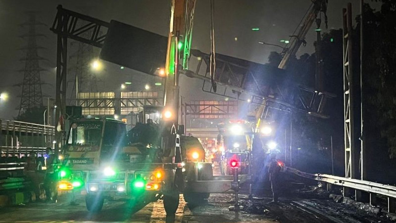 Insiden kebakaran Bus Damri di Km 46 Tol Jakarta-Cikampek pada Jumat, 3 Oktober 2025, dipastikan tidak menimbulkan korban jiwa, membuat pembaca penasaran bagaimana evakuasi berhasil dilakukan.