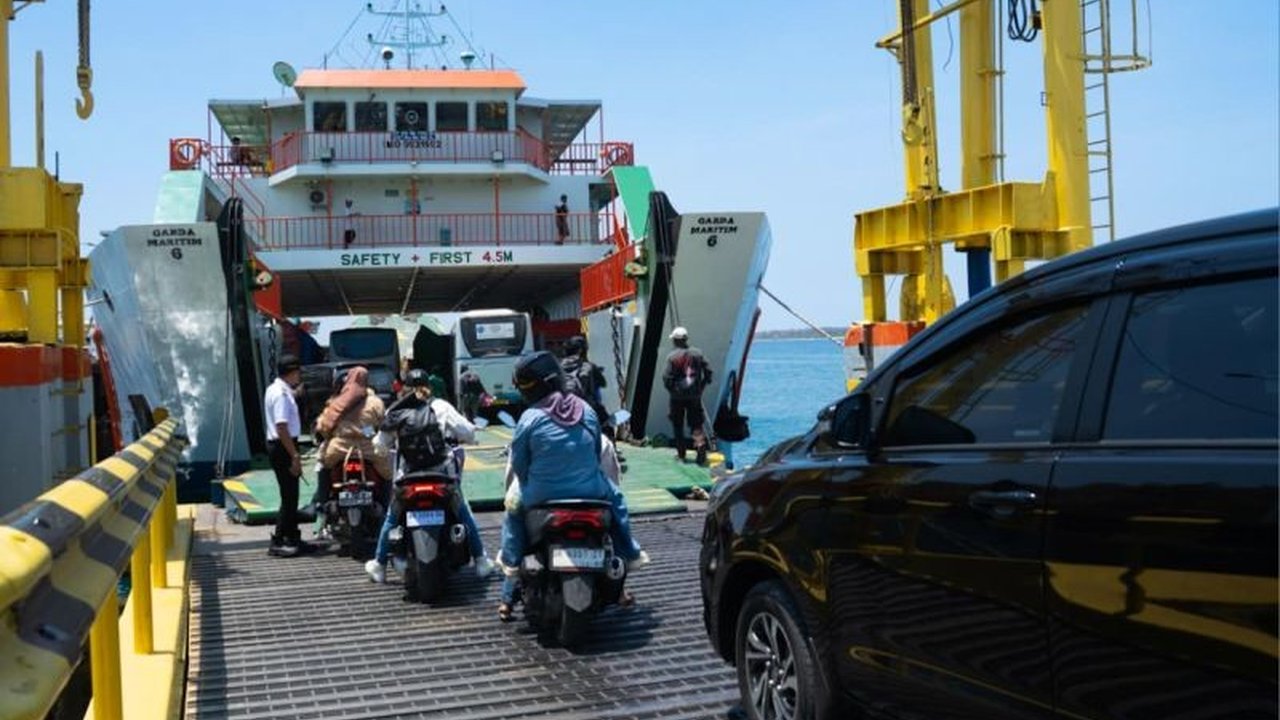 PT ASDP Indonesia Ferry (Persero) memperkuat konektivitas di lintasan ASDP Kayangan Pototano, NTB. Jalur ini menjadi urat nadi penting bagi pariwisata dan logistik, membuka potensi ekonomi besar bagi Lombok dan Sumbawa. Simak detailnya!