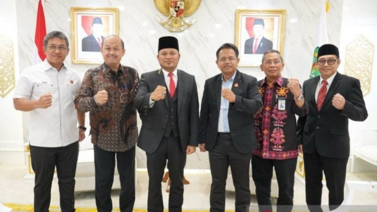 Gubernur Kaltim meminta Bank Tanah memitigasi risiko pengelolaan lahan di daerah. Ketahui mengapa koordinasi pusat-daerah dan perlindungan hak masyarakat menjadi kunci penting.