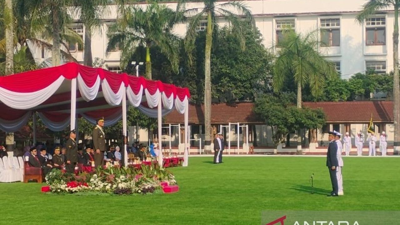Panglima TNI menekankan pentingnya kewaspadaan prajurit terhadap provokasi di media sosial. Prajurit TNI Media Sosial diminta hati-hati agar soliditas dan sinergitas TNI tetap terjaga.