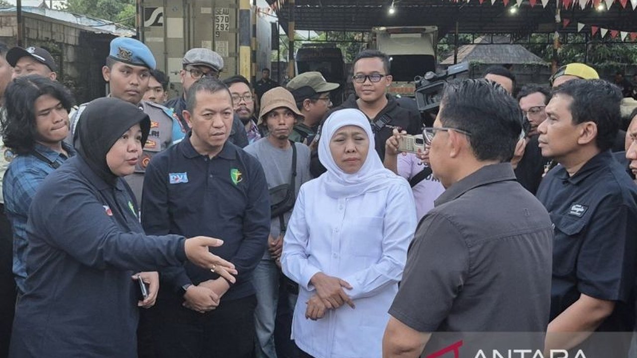 Gubernur Khofifah Indar Parawansa memastikan proses identifikasi korban Al Khoziny di Sidoarjo berjalan sesuai prosedur ketat, melibatkan tim medis dan profesional. Penasaran bagaimana detailnya?