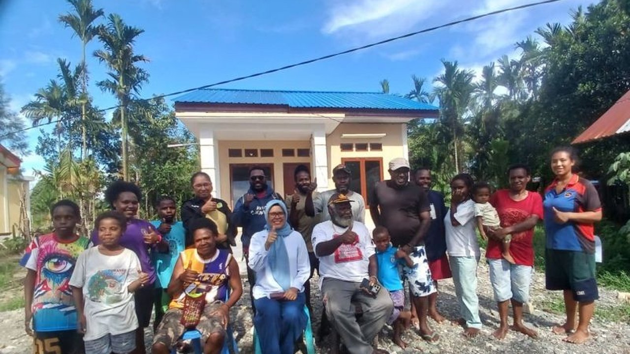 Kabupaten Mimika, Papua Tengah, menghadapi defisit 29.157 unit Rumah Layak Huni. Simak bagaimana Pemkab Mimika berupaya memenuhi kebutuhan mendesak ini di tengah keterbatasan anggaran dan harapan masyarakat.