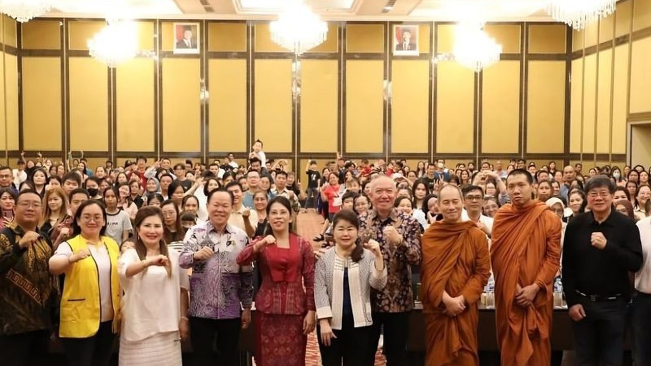 Wali Kota Singkawang Tjhai Chui Mie mengajak seluruh elemen masyarakat berperan aktif mewujudkan Kota Ramah Anak Singkawang demi menyiapkan Generasi Emas Indonesia 2045. Penasaran bagaimana komitmen ini diwujudkan?