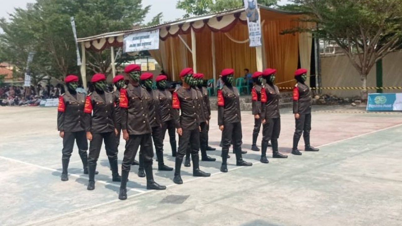 Ratusan sekolah dari 8 kabupaten/kota di Banten bersaing ketat memperebutkan piala bergilir Gubernur di Festival Baris Banten 2025. Siapa yang akan jadi juaranya?