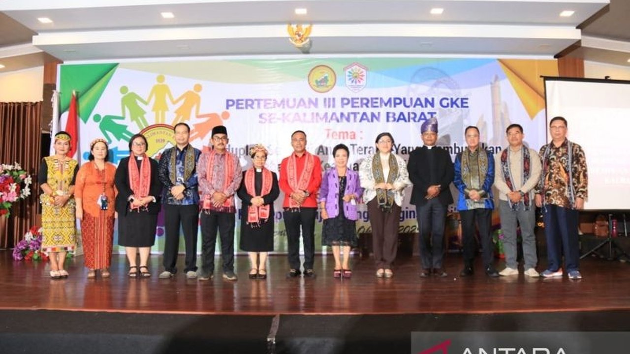 Pemerintah Provinsi Kalimantan Barat serius tingkatkan Peran Perempuan Kalbar dalam keluarga dan sosial. Simak bagaimana upaya ini memperkuat masyarakat dan menghadapi tantangan zaman!