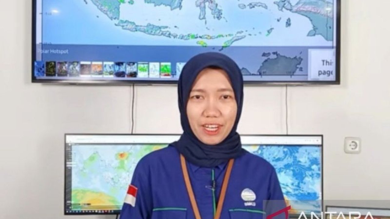 BBMKG Waspada Hujan Banjir! Hujan ringan hingga sedang di pegunungan Sumut berpotensi picu banjir dan longsor. Ketahui wilayah yang harus siaga mulai Senin!