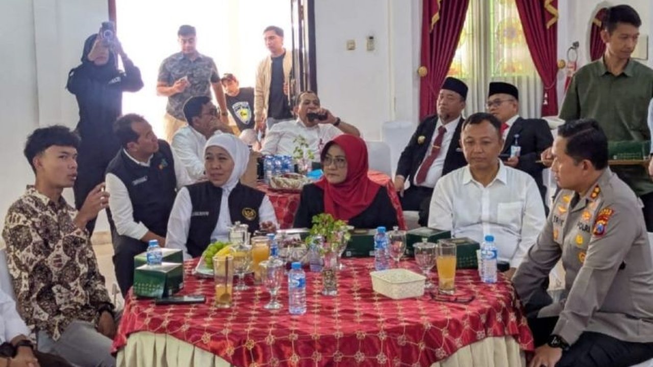 Gubernur Khofifah Indar Parawansa dan Forkopimda Magetan menggelar nobar Moto2 untuk mendukung pembalap kebanggaan daerah, Mario Aji. Simak detail performa dan dukungan penuhnya!