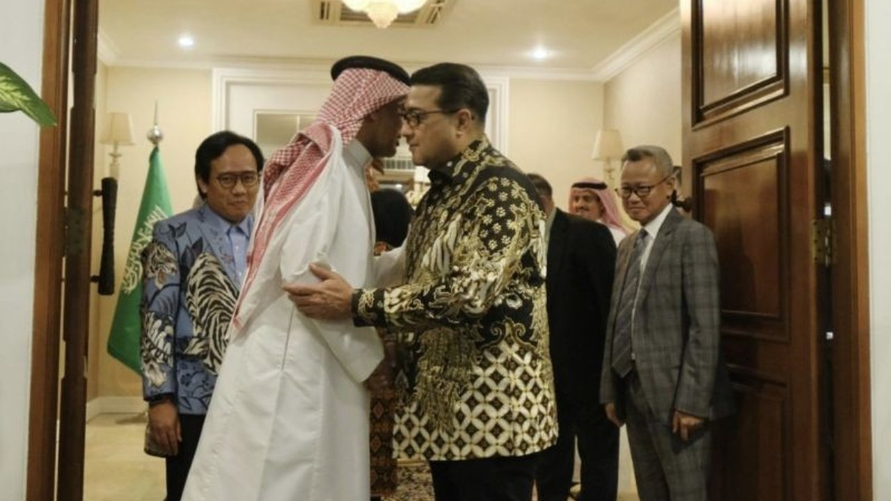 Menteri Ekonomi Kreatif RI dan Duta Besar Arab Saudi membahas potensi besar Kolaborasi Ekonomi Kreatif Indonesia Arab Saudi, terutama di bidang kuliner halal, fesyen, dan kerajinan. Peluang apa saja yang bisa digarap?