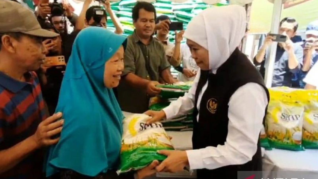 Pemprov Jatim menggelar Gerakan Pangan Murah di Magetan, sukses menstabilkan harga dan membuat warga senang. Temukan bagaimana sembako murah ini membantu masyarakat!