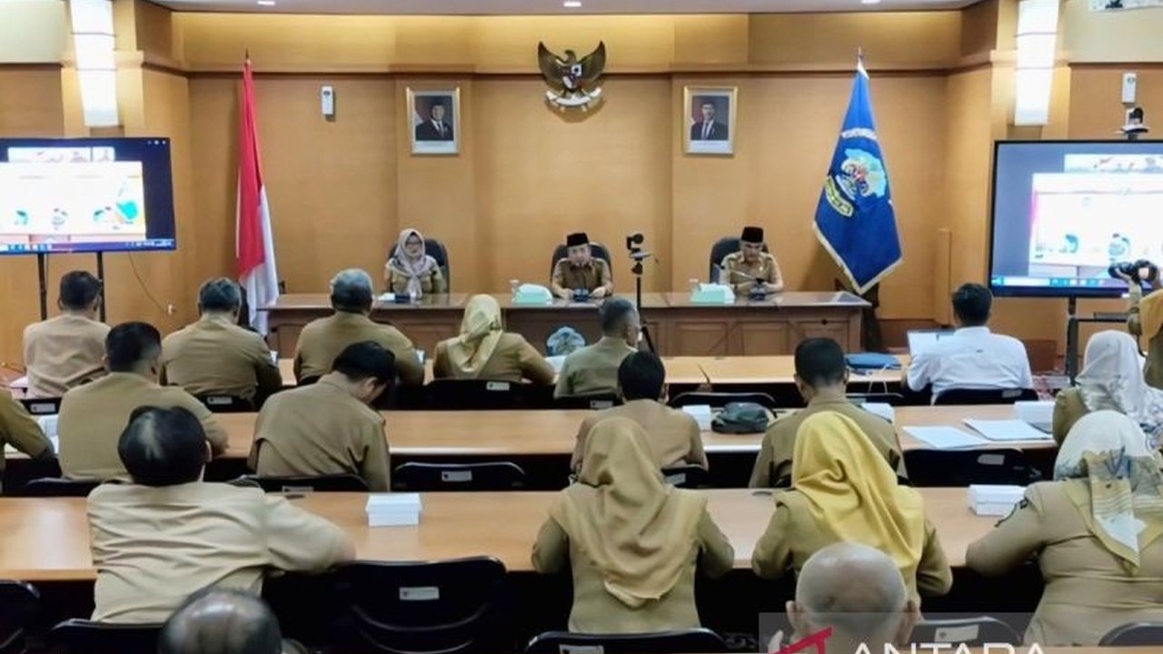 Kemendagri mendampingi Pemkab Bangkalan menyusun draft Perda Pajak dan Retribusi Daerah. Langkah ini bertujuan memperkuat kapasitas daerah dan mengoptimalkan Pendapatan Asli Daerah (PAD).