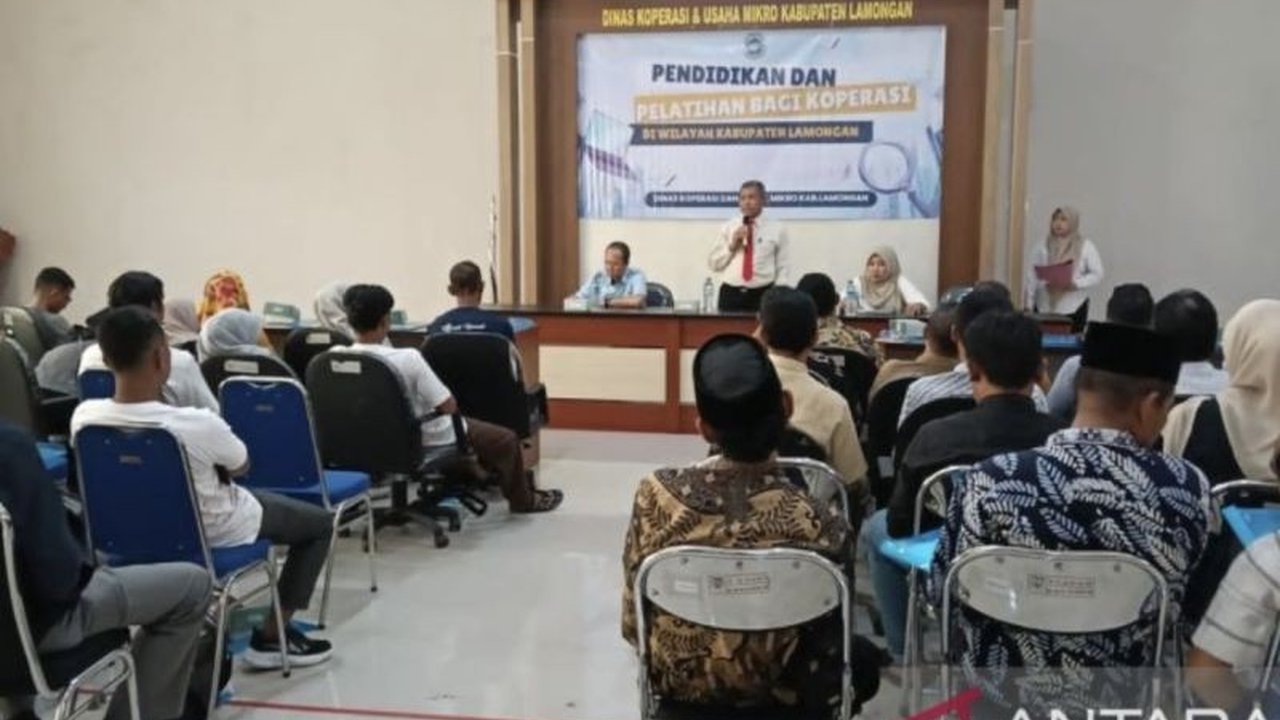 Pemerintah Kabupaten Lamongan serius menggenjot operasional KDKMP Lamongan. Simak bagaimana pelatihan intensif ini disiapkan untuk 50 pengurus demi pemberdayaan ekonomi desa!