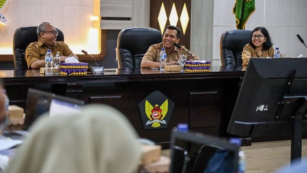 Pemerintah Kota Kediri serius menggarap penurunan stunting Kediri dengan fokus pada validitas data dan kolaborasi lintas sektor. Simak bagaimana mereka berhasil menyembuhkan ratusan balita!