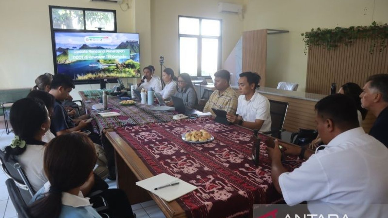 Pelaku pariwisata Labuan Bajo menyambut baik rencana penerapan Sistem Kuota Wisatawan TNK. Langkah ini diharapkan menjaga kelestarian ekosistem dan mencegah monopoli. Bagaimana detailnya?