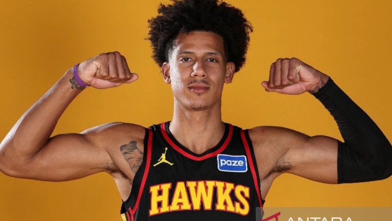 Pebasket Atlanta Hawks, Jalen Johnson, siap kembali ke lapangan untuk NBA 2025-2026 setelah pulih dari cedera bahu, bahkan sempat berlatih bersama LeBron James. Akankah ia tampil lebih dominan?
