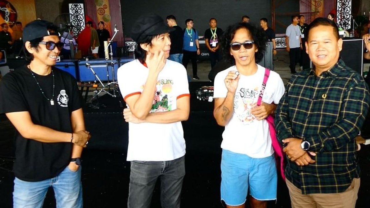 Grup band legendaris Slank akan tampil memukau berkolaborasi dengan 1.000 penari kolosal pada pembukaan Festival Budaya Irau Malinau ke-11. Jangan lewatkan aksi panggung istimewa ini!