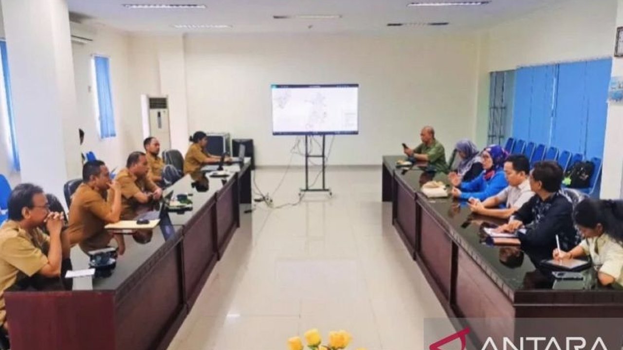 Pemprov Maluku mengambil langkah progresif memperkuat Konservasi Laut Maluku melalui skema inovatif TFCCA, mengubah utang menjadi hibah konservasi. Bagaimana program ini menyelamatkan ekosistem laut?