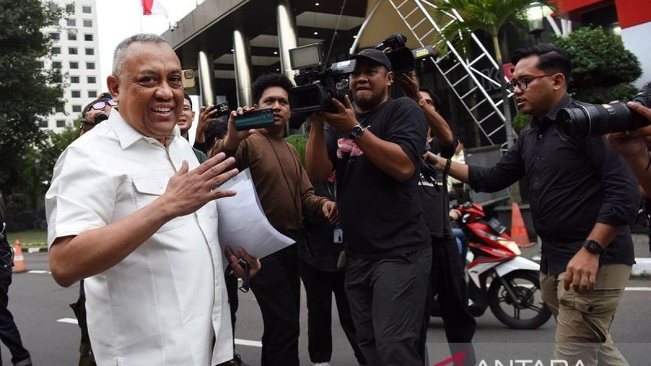 KPK kembali periksa mantan Bendahara Umum Amphuri untuk ketiga kalinya dalam kasus dugaan korupsi haji Kemenag 2023-2024. Ada apa di balik pemeriksaan ini?