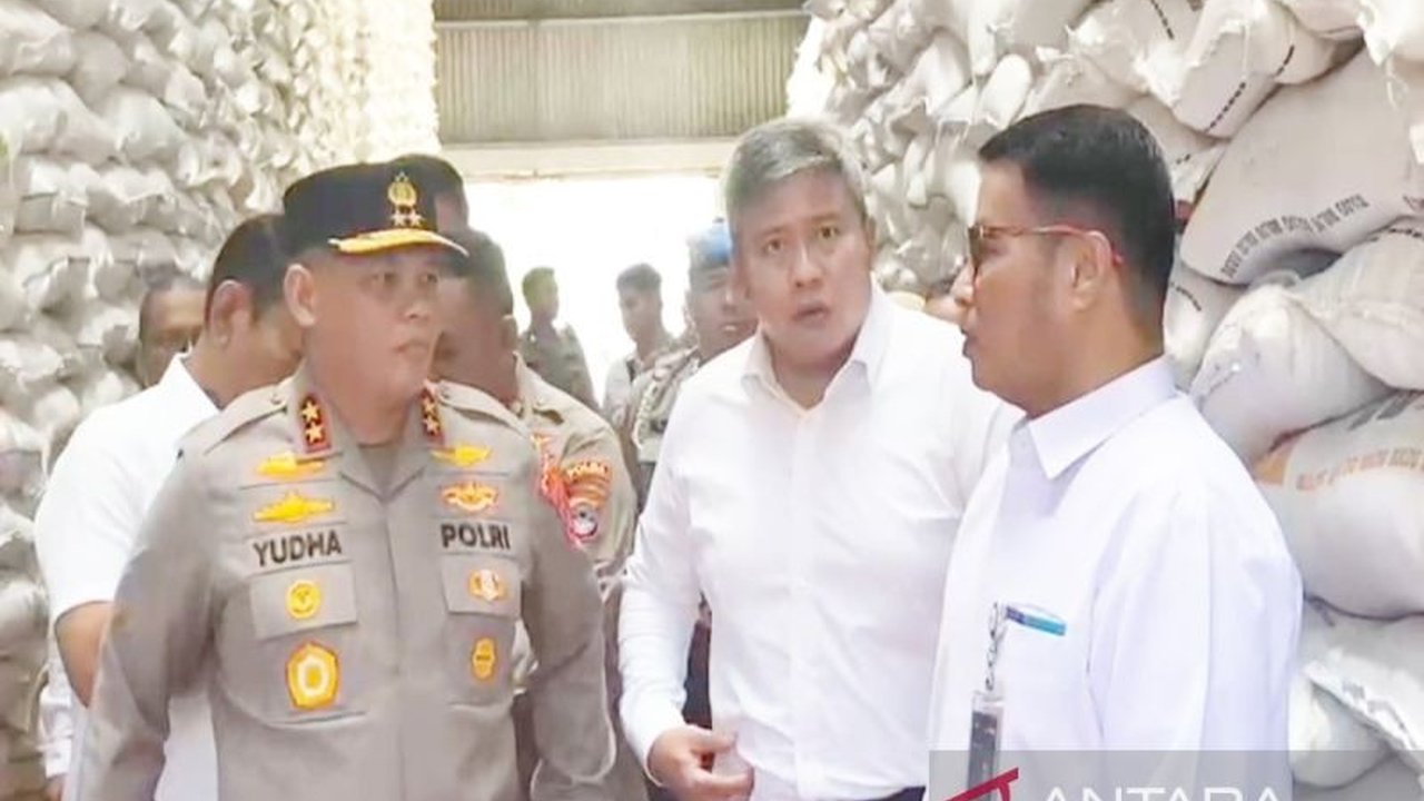 Polda Kalsel berkomitmen membantu penyaluran 13 ribu ton beras SPHP hingga akhir tahun, memastikan masyarakat mendapatkan harga termurah. Bagaimana strategi mereka?
