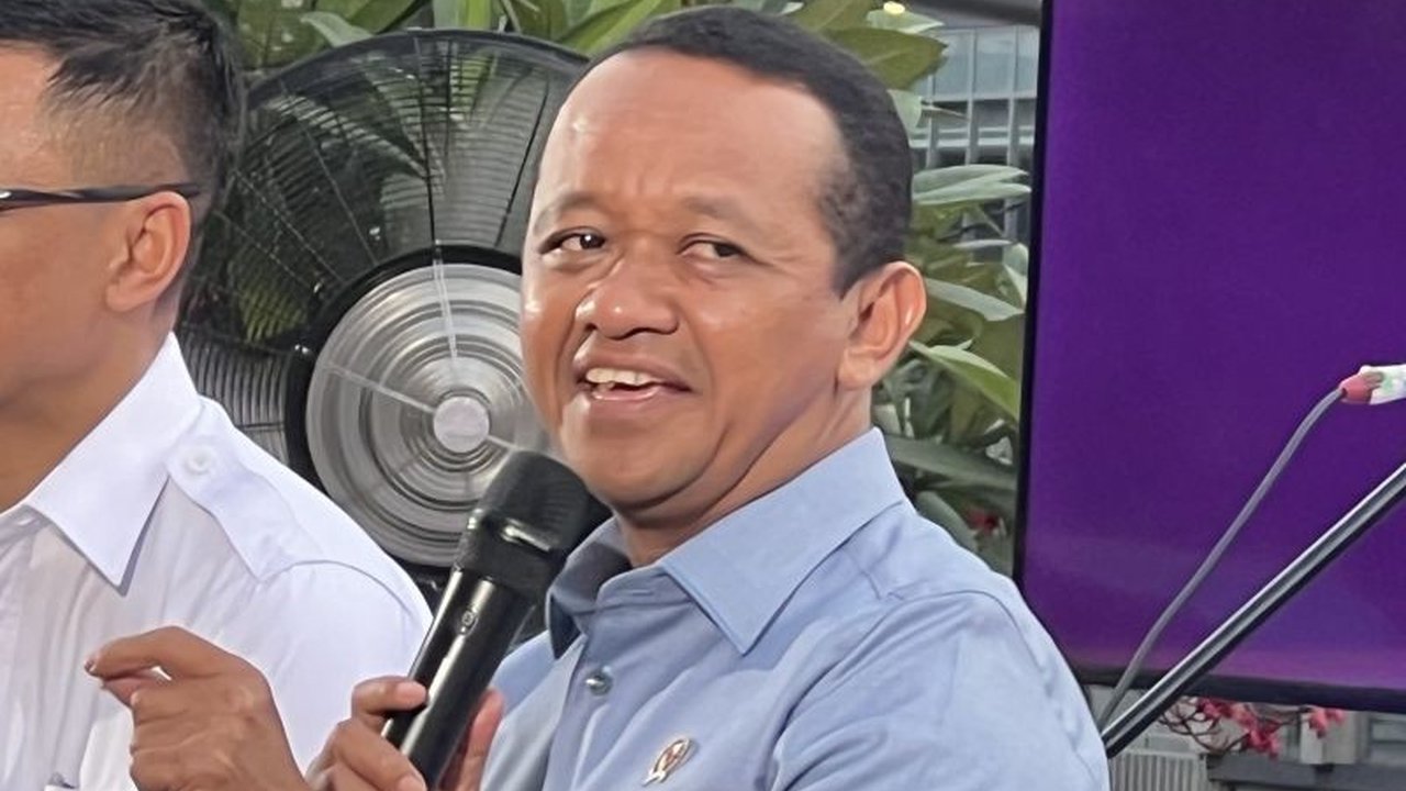 Menteri ESDM Bahlil Lahadalia menargetkan 80% Kemandirian Energi Indonesia tercapai pada 2029. Strategi kolaborasi swasta-BUMN dan pemanfaatan bioenergi jadi kunci utama. Mampukah terwujud?