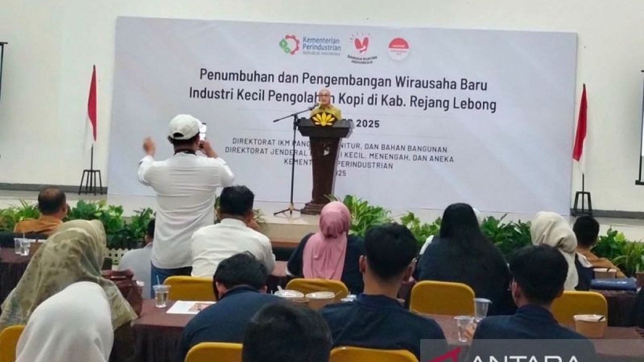Anggota DPR RI Erna Sari Dewi mendukung penuh pengembangan usaha kopi Rejang Lebong, salah satu dari 5 besar produsen nasional, agar tembus pasar global dan tingkatkan nilai tambah.