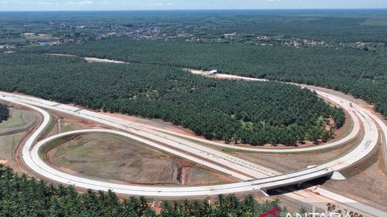 Proyek Jalan Tol Betung-Jambi Seksi 1A telah mencapai 49 persen, memangkas waktu tempuh signifikan dan membawa manfaat ekonomi lokal. Simak detail kemajuan dan teknologi canggihnya!