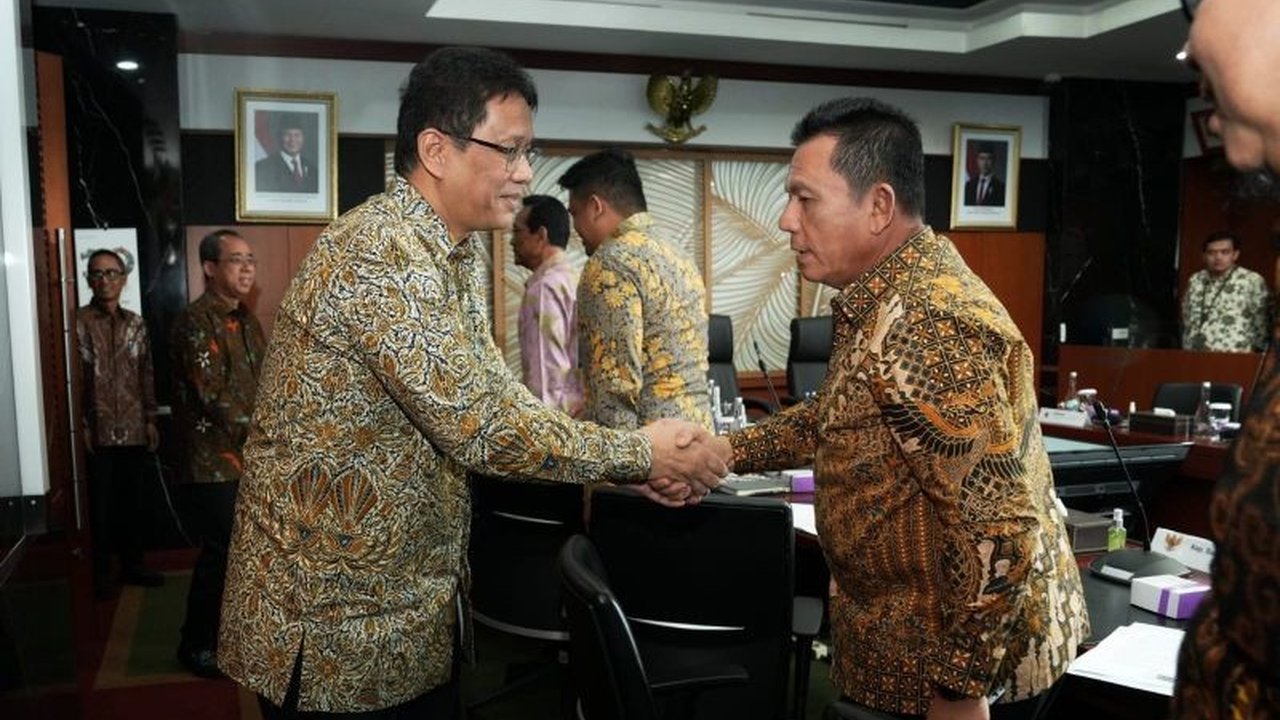 Gubernur Kepri Ansar Ahmad temui Menkeu bahas pemangkasan Dana Transfer Pusat sebesar Rp534 miliar untuk 2026, berpotensi hambat pembangunan daerah. Apa dampaknya?