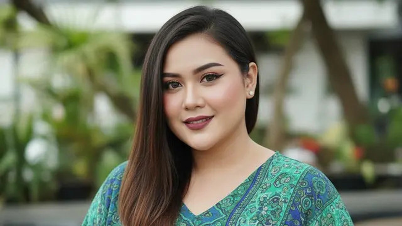 Model Rambut Panjang Wanita Gemuk agar Terlihat Kurus (Foto: Gemini AI)