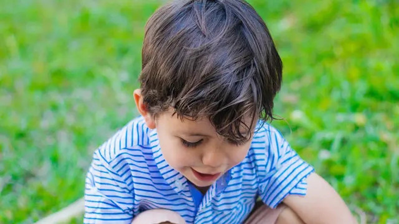 Mengajarkan arti perasaan yang dirasakan oleh anak sejak dini (Foto: Unsplash)