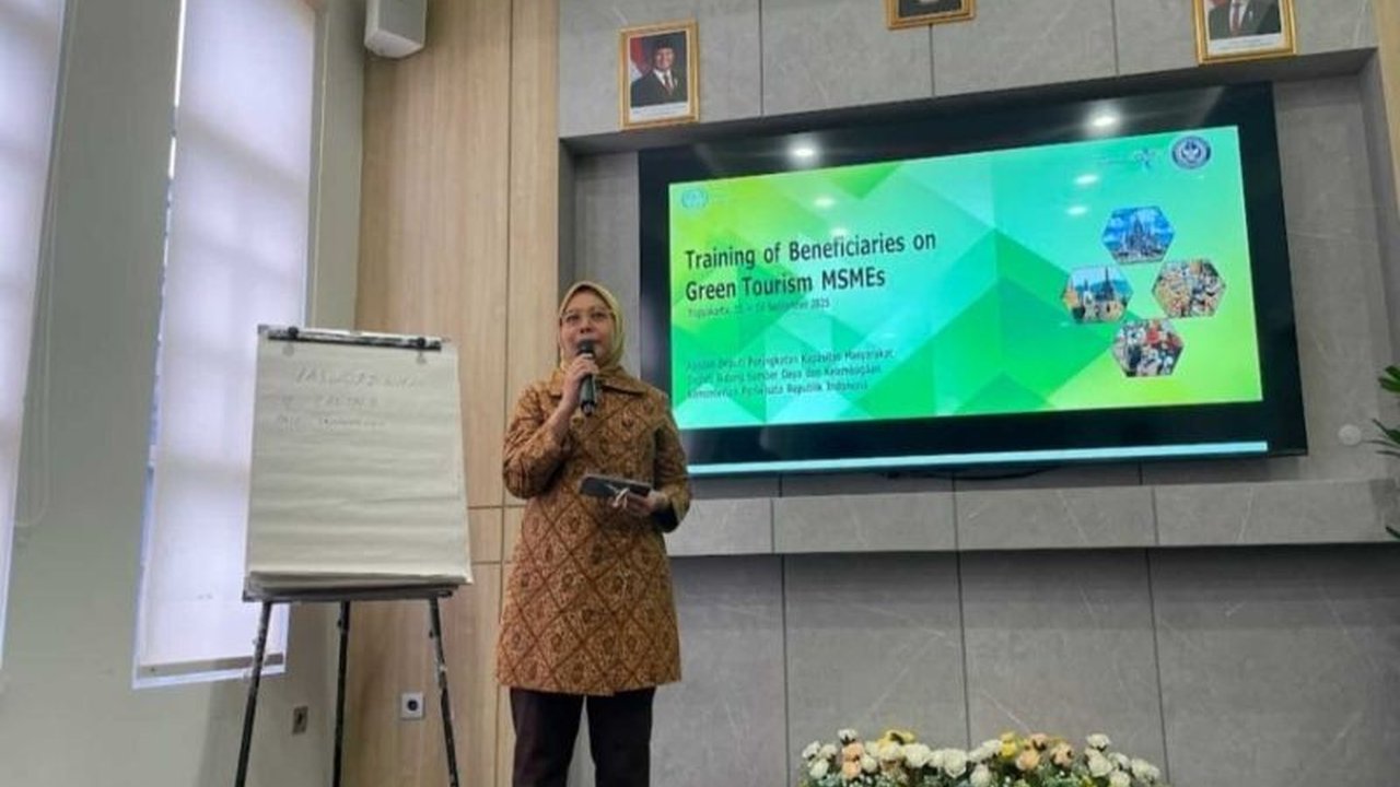 Kementerian Pariwisata dan Ekonomi Kreatif menggelar pelatihan Training of Beneficiaries (ToB) untuk UMKM di Yogyakarta, fokus pada penguatan Pariwisata Hijau DIY demi keberlanjutan dan daya saing.