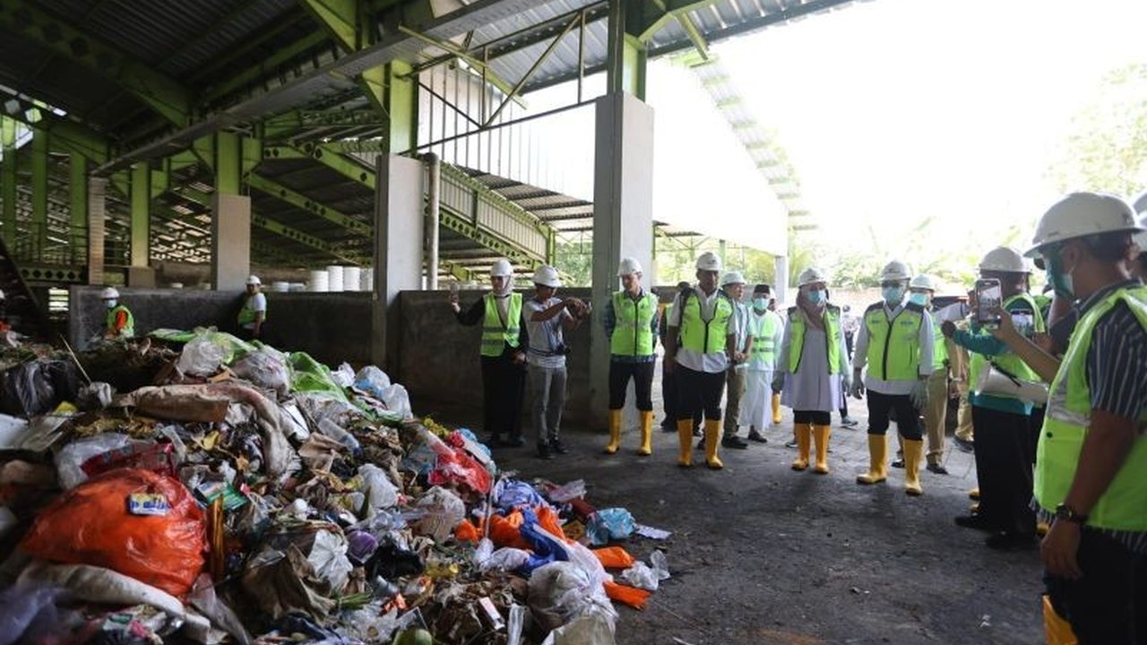 Pemerintah Kabupaten Banyuwangi kembali membangun TPS 3R baru yang akan menjangkau 37 desa dengan kapasitas 160 ton per hari, bagian dari program Banyuwangi Hijau. Program ini akan melayani hampir seluruh populasi Banyuwangi.